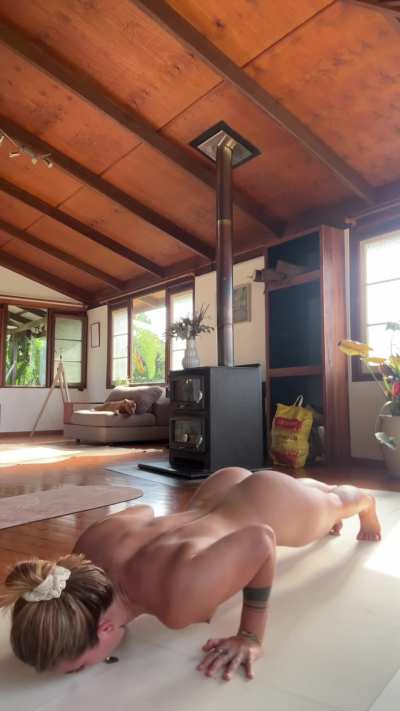 hubby said i wouldnt be able to do any pushups (f)