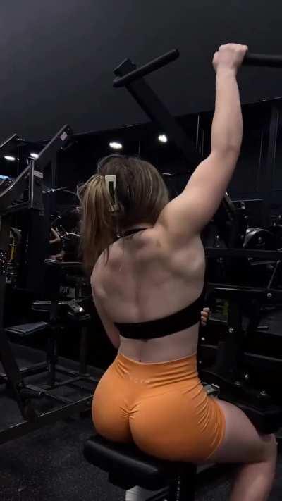 Amanda Okolisan (@amandaofitness)