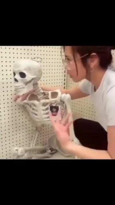 ESSA CARNUDA PEGOU MEU AMIGO, DA PRA ACREDITAR? NUNCA MAIS CONFIO EM UMA PELADA