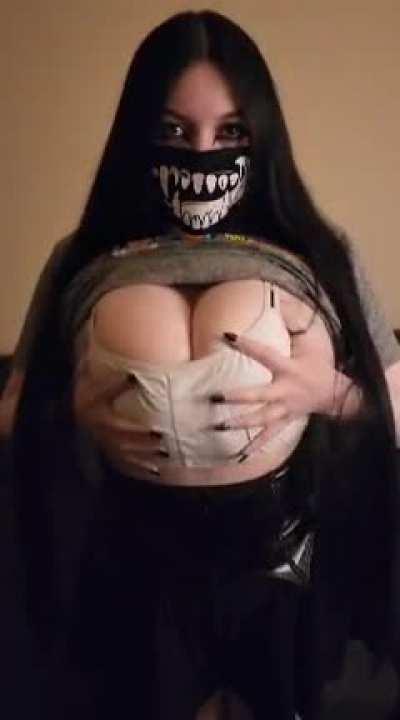 it's hard to find shirts that fit xD