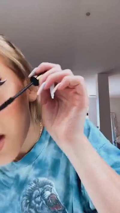 Imagine feeling those lips slide down your dick