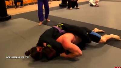 JiuJitsu Girl Chokes Out A Buff Guy