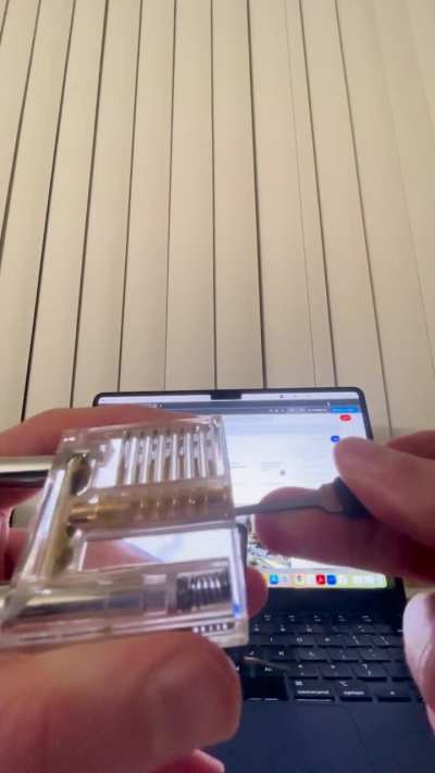 What does it mean when padlock bar moves up but doesn’t unlock?