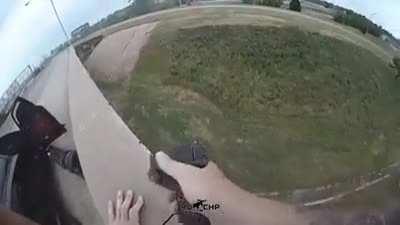 Лечь на землю...