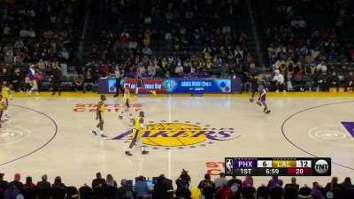 [Highlight] Lebron freight trains his way through the Suns defense.