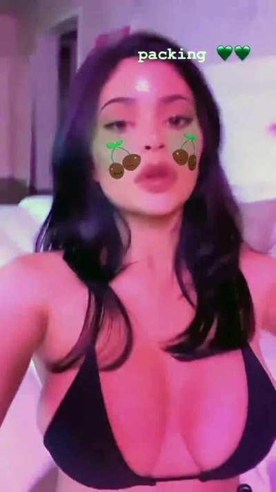 CMV: Her titties are better than her ass