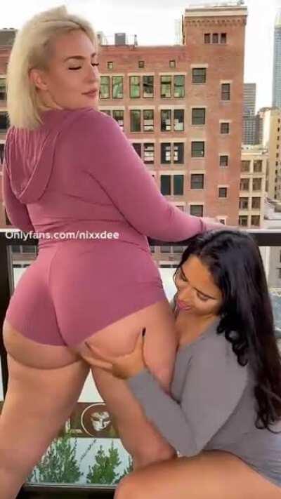 That ass is HEAVY 🍑