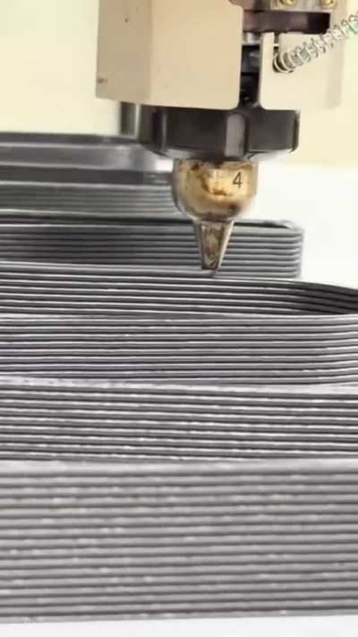 4mm nozzle, 5mm line width, 2mm layer height! Putting down some layers in the weekend.
