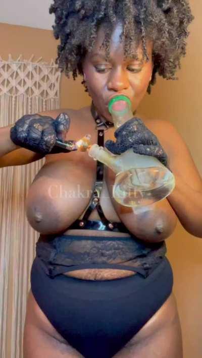 Does anywhere like stoner milfs?