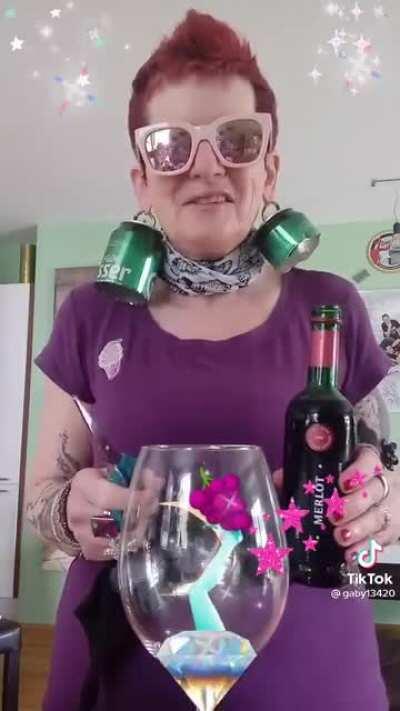 Hallo Spatzis! 🐣🐣 Ich habe soeben eine neues Tik-Tokarl hochgeladen 😎 Bitte liken!! 😂❤️ GaLiGrü eure Gaby 😂