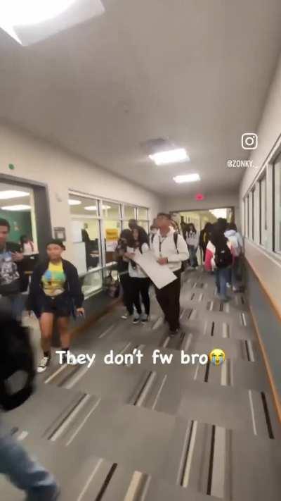 Drake the type of annoying ass nigga to do this in the hallway