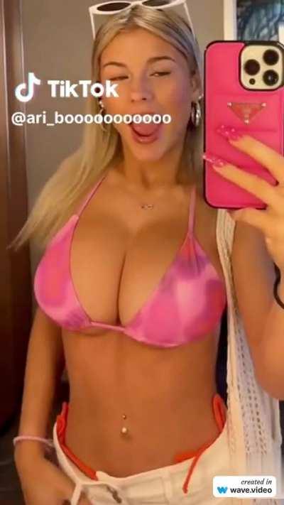 Ariana white bounce slowmo