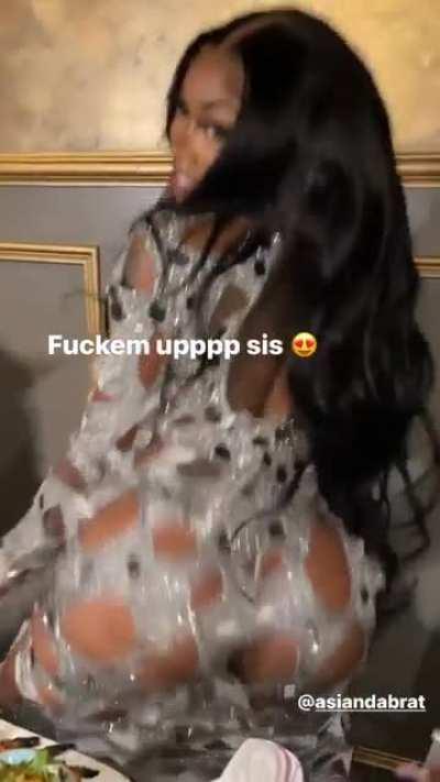 Twerk 🍑 is she naked?