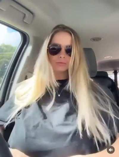 Как-то неожиданно много под майкой спрятано...