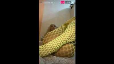 persian babe showing her big ass in fishnet