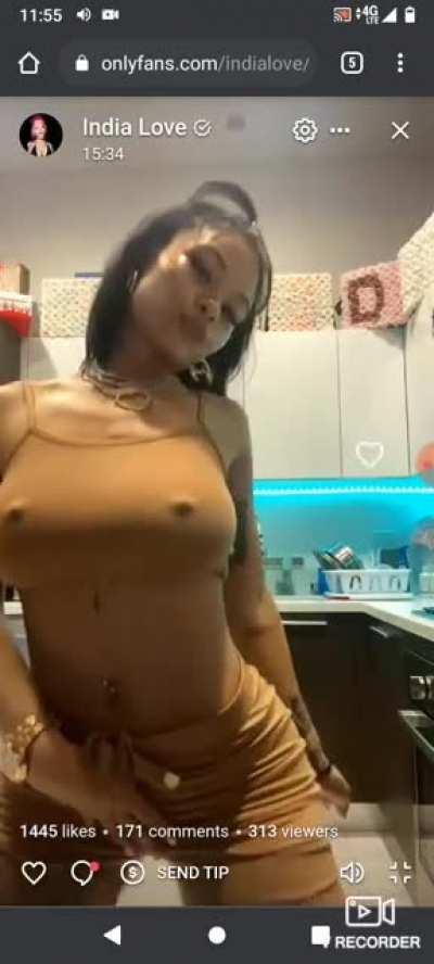 A lil clip from her live on OF. (Not my video)