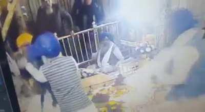 Location : GOLDEN TEMPLE : The person is no more of course (mob lynched to death)