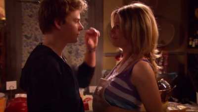 Was watching Weeds last night and saw this scene straight out of Dylan‘s mind