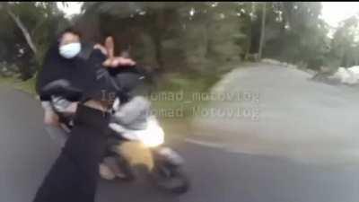 Flirt in while not focussing on the road