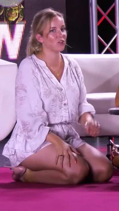 Pearl Engel nicht ganz so unschuldig in weiß 😜