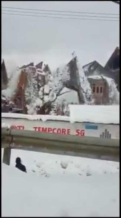 Snow crushes the roof of the house