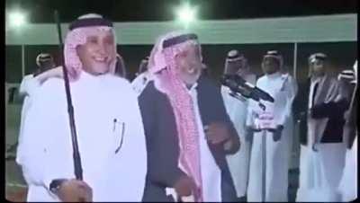 الأغنية راكبة مع العرضة