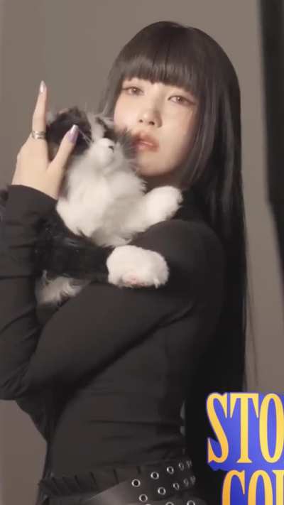 251012 - Mina in black!