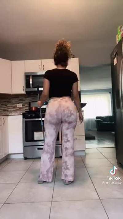 Soft & Jiggly No.289 😍🍑