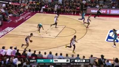 [Highlight] Webanyama blocks Kai Jones and takes the ball up the floor for the assist