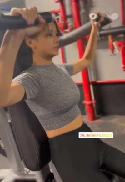 Ylona Garcia cameltoe.