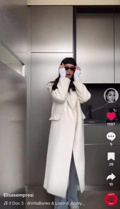 Ad Elisa Maino piace fare la troia attraverso queste canzoni provocanti💦