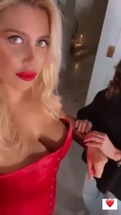 Look at her eyes she knew that she drives us crazy 🍒🤤