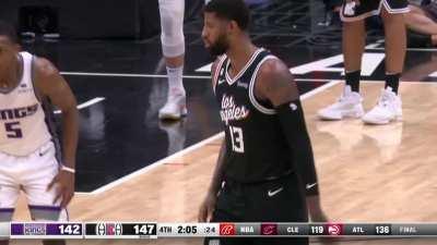 [Highlight] Clippers turn over three times in a row as the leads gets cut from 9 to potentially a one-possession game