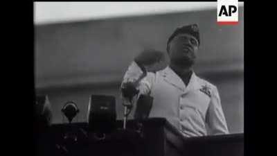 Mussolini’s helicopter hand is one of the funnniest thing ever recorded in history.