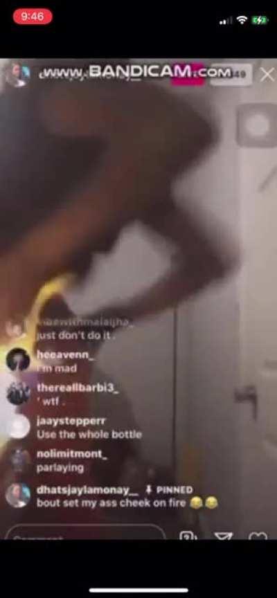 Why she run room like that😭