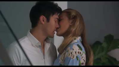 Blake Lively Grabs a Man's Balls in A Simple Favor (2018)