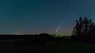 This is the comet we've been waiting for, folks! Get out there and check it out!!