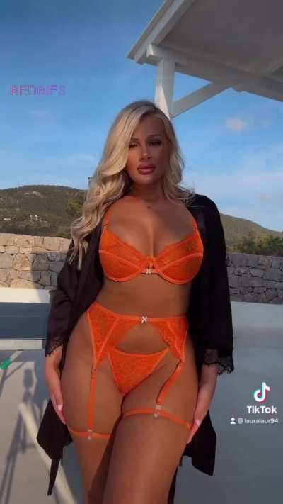 Would you fuck or nah?😘