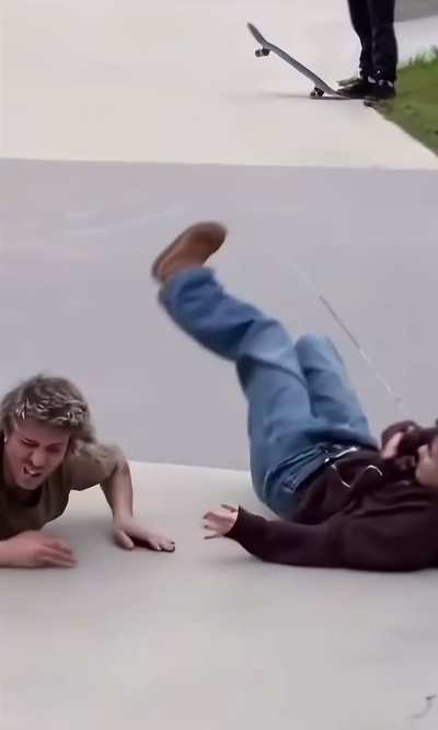 Scorpiollie to out-cisors skateboard combo