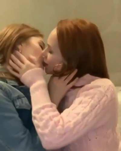 Adorable Gingers Kissing