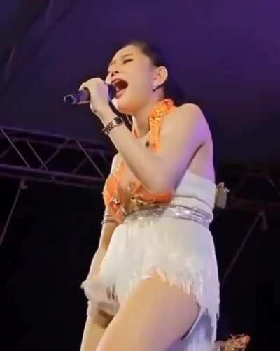 How's her picking technique?