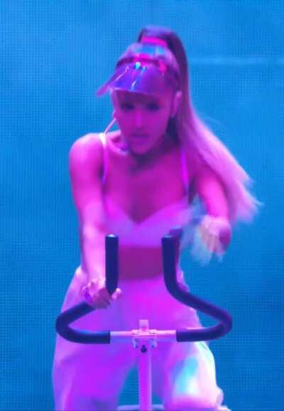 Love her bouncing tits