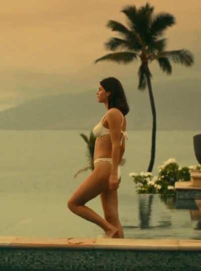 Alexandra Daddario showing off in 'White Lotus'