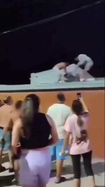 Parece cuando revientan la plata y se tiran a juntar caramelos