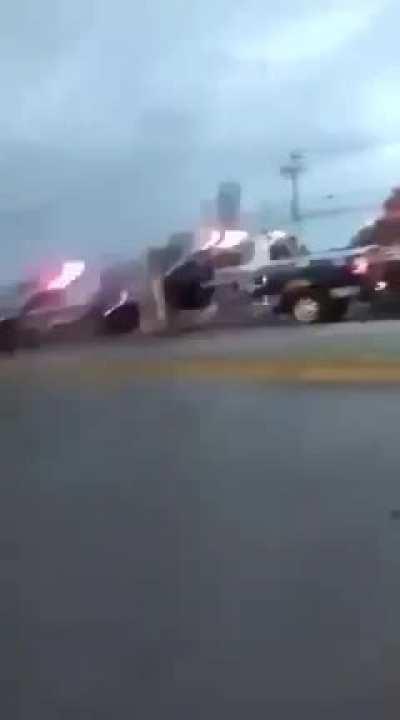 Qué triste la situación de este país. Ahora acá en Cd. Juárez el último suceso de 4 trabajadores de Mega Radio asesinados.