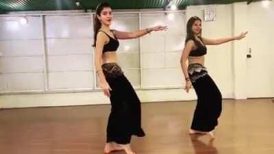 shanaya doing belly dance