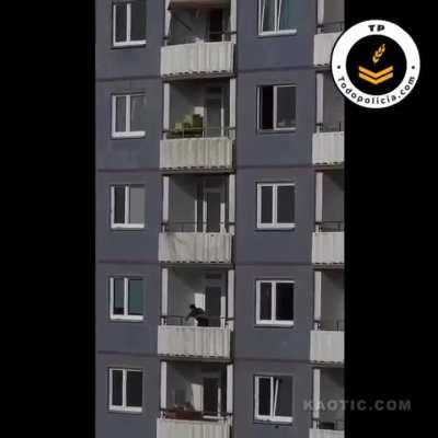 Thief Jumps From Balcony To Balcony Evading Authorities 