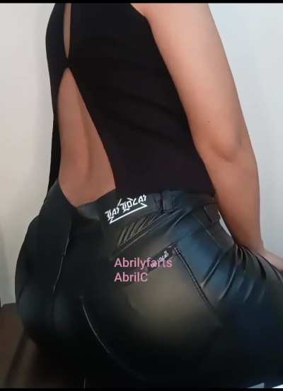 a good fart so that the smell of my fart remains impregnated in my rubber pants!🥵💨🙈