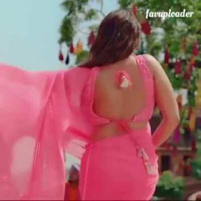 Sonakshi Sinha Hot back and ass! 🔥🔥🔥🔥 What would you do? #Sonakshi Those arms, silky back and hot ass!!! Cum dripping!