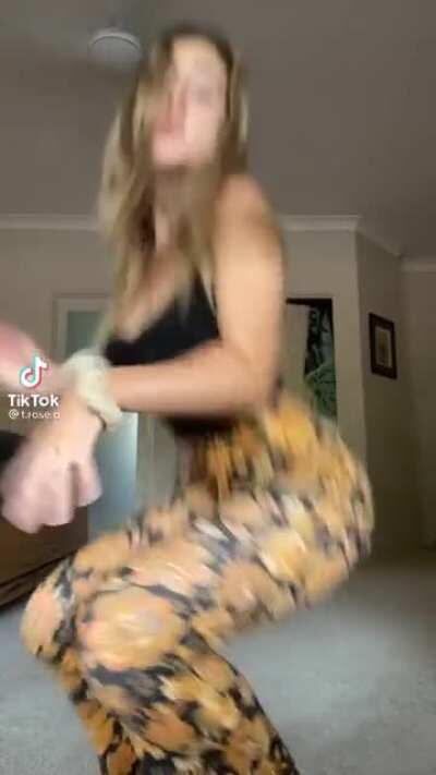 It’s The Little Jiggle Bounce For Me 🤤😍🤌🏼🏦